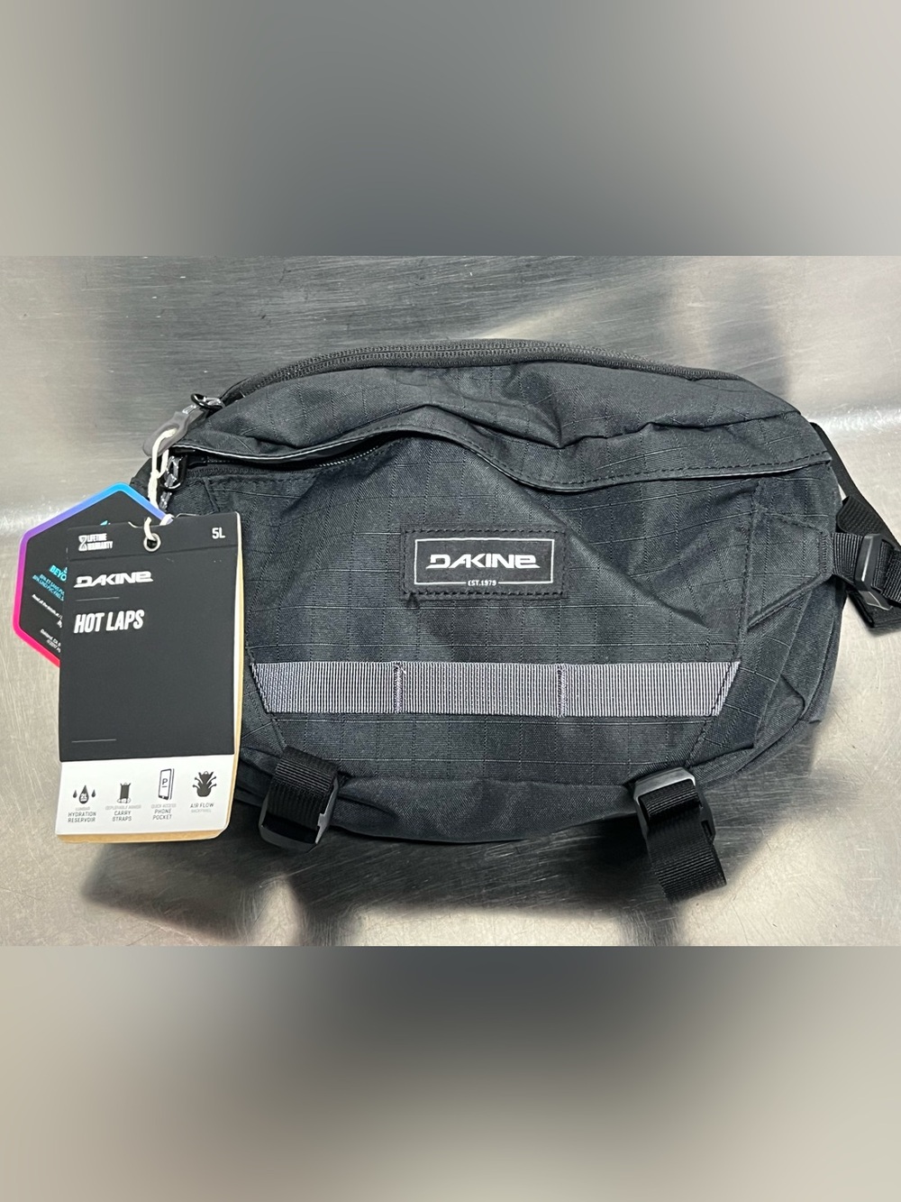 Dakine Black Hot Laps Pack 5L Hip Fanny Lumbar Pack, 2L Hydration NWT